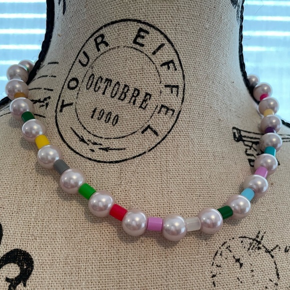 🌈 Faux Glass Blush Pink Pearls with Coloured Beads Necklace - Picture 3 of 4